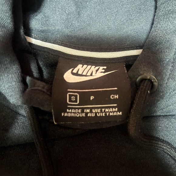 Small Black Nike Hoodie Great Condition - Picture 3 of 3